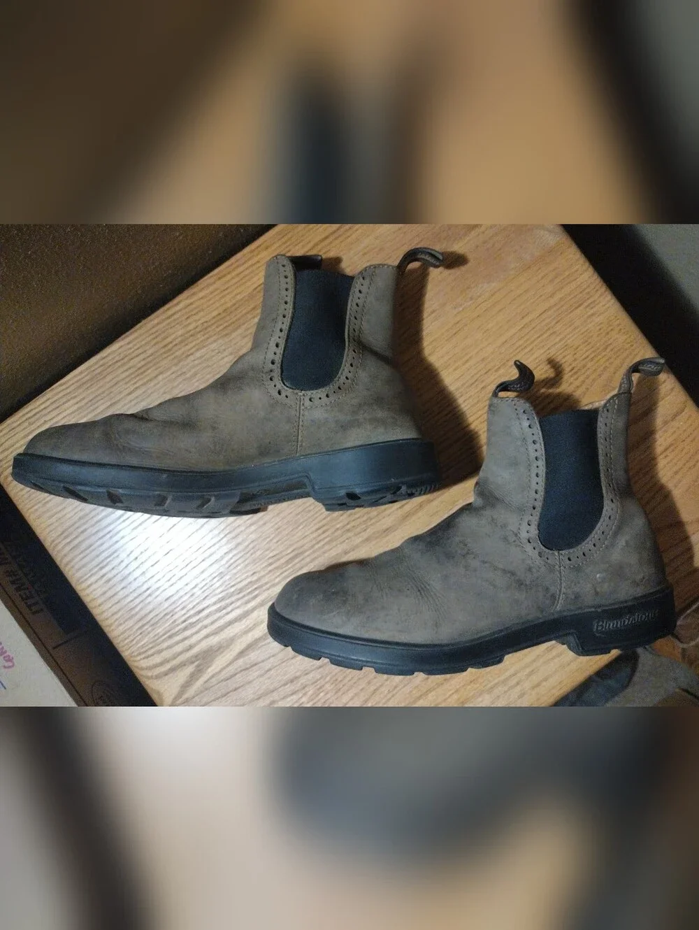 BLUNDSTONE Size USM 9/USW 11/AU 9. Leather Chelsea Style Boot. Gray. Good